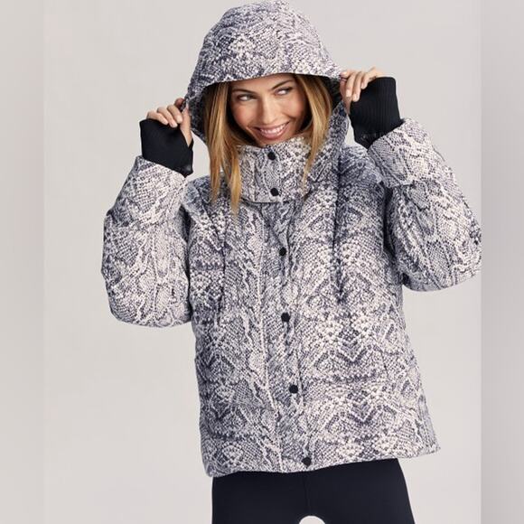 NEW Varley Highland Jacket Womens XS Snake Print Hooded Full Zip Puffer Coat - Picture 1 of 13